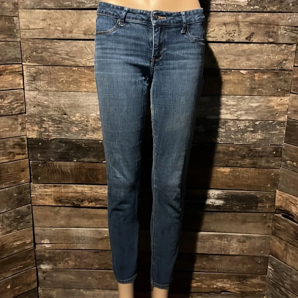 ✔️💰BOGO FREE Abercrombie & Fitch Ladies’ Jeans - Picture 2 of 7